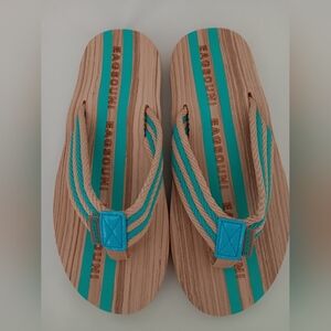 NWOT Eagsouni Ladies Flip Flop Sandals